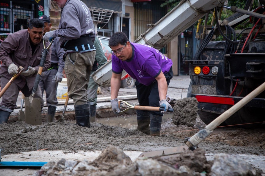 Trabajos de bacheo y reparacin de pavimento en el barrio La Matera en Quilmes Oeste