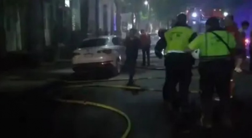 Voraz incendio en un conventillo de La Boca dej un muerto y una herida