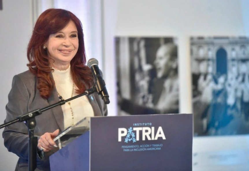 Cristina critic a Caputo y apunt contra los gobernadores peronistas que acompaan al Gobierno