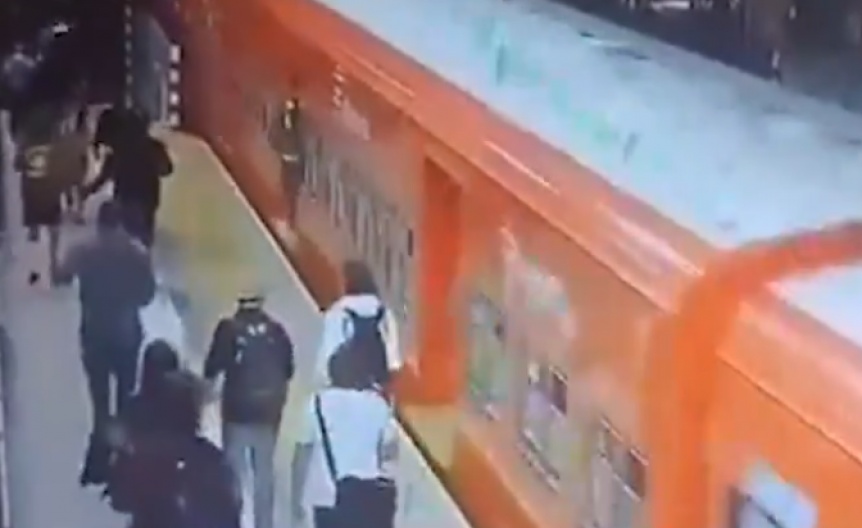 VIDEO | Tiraron del tren a una joven para robarle: Qued internada