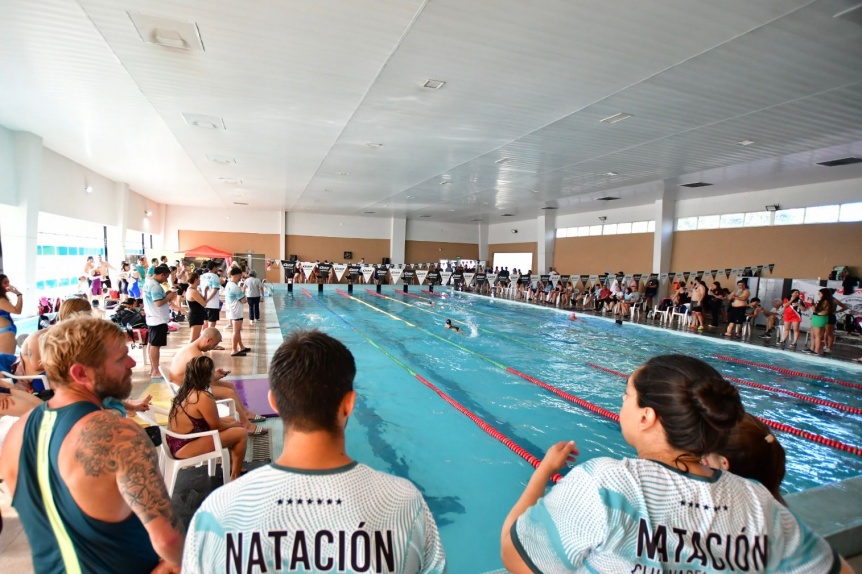 Florencio Varela: Circuito Master de Natacin en el Polideportivo Municipal 