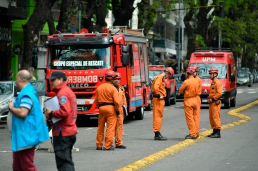 Derrumbe: se desprendi el techo de un natatorio y una mujer result herida