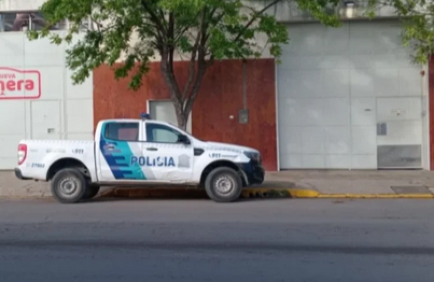 Operario trabajaba en el techo de una empresa, cay al vaco, y muri