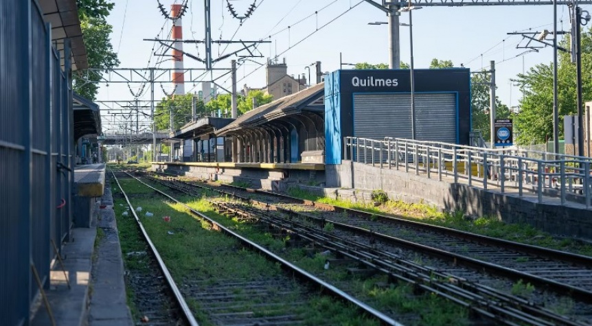 No funcionan trenes, subtes, camiones, aviones ni barcos, pero hay colectivos