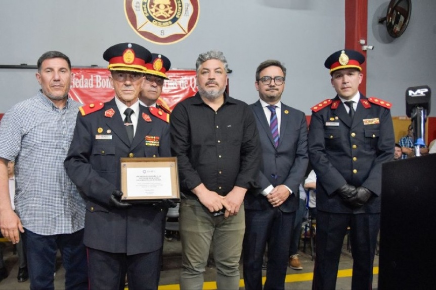 Funcionarios municipales en el 113 aniversario de los Bomberos Voluntarios de Quilmes