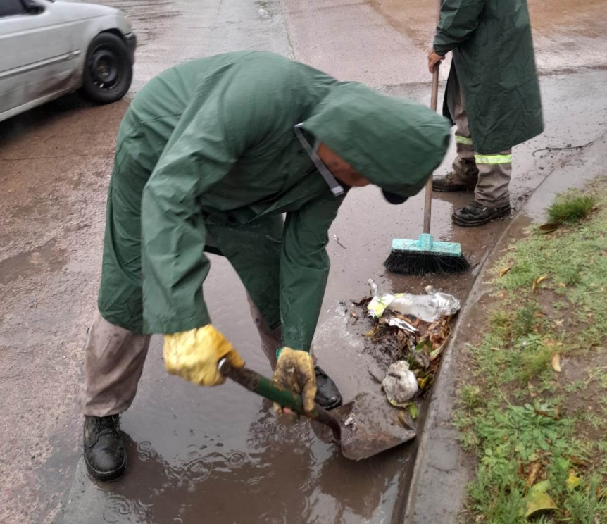 El Municipio de Florencio Varela coordin tareas de saneamiento hidrulico por las intensas lluvias