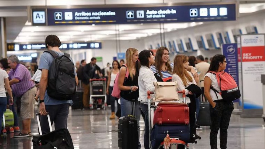 Sorpresiva protesta de trabajadores de Intercargo provoca demoras y cancelaciones en Aeroparque