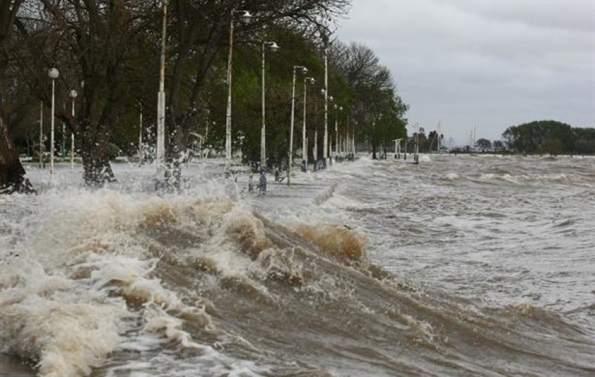 Rige un alerta por vientos en el Ro de la Plata: El pico de crecida se espera para las 22 en Quilmes