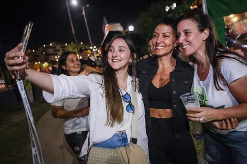 Mayra Mendoza recorri una nueva edicin del Festival Cervecero en el Parque Lineal Don Bosco