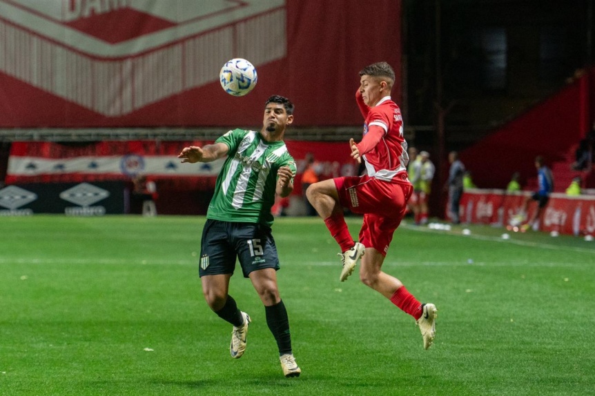 Argentinos venci a Banfield y le mete presin a Independiente