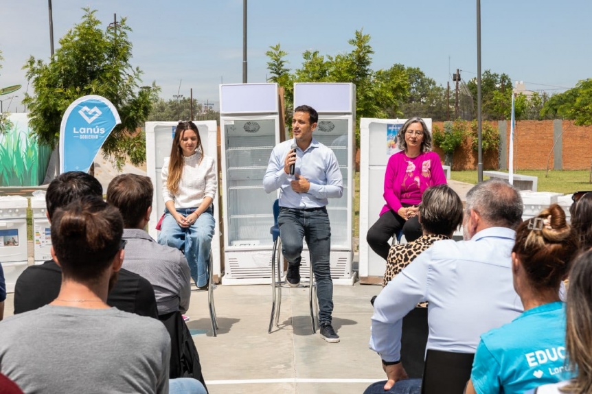 La Municipalidad de Lans entreg equipamiento a 51 instituciones educativas de Lans