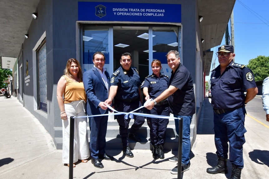 Andrs Watson y el ministro Javier Alonso inauguraron sedes de seguridad destinadas a la investigacin del delito