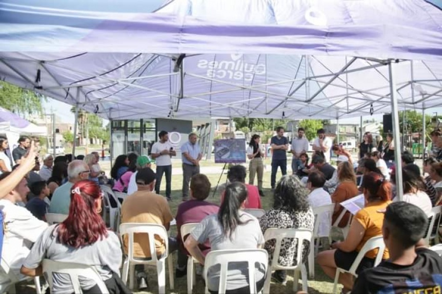 Funcionarios municipales anunciaron las obras de un nuevo polideportivo y asfaltos en el barrio Kolynos de Quilmes Oeste