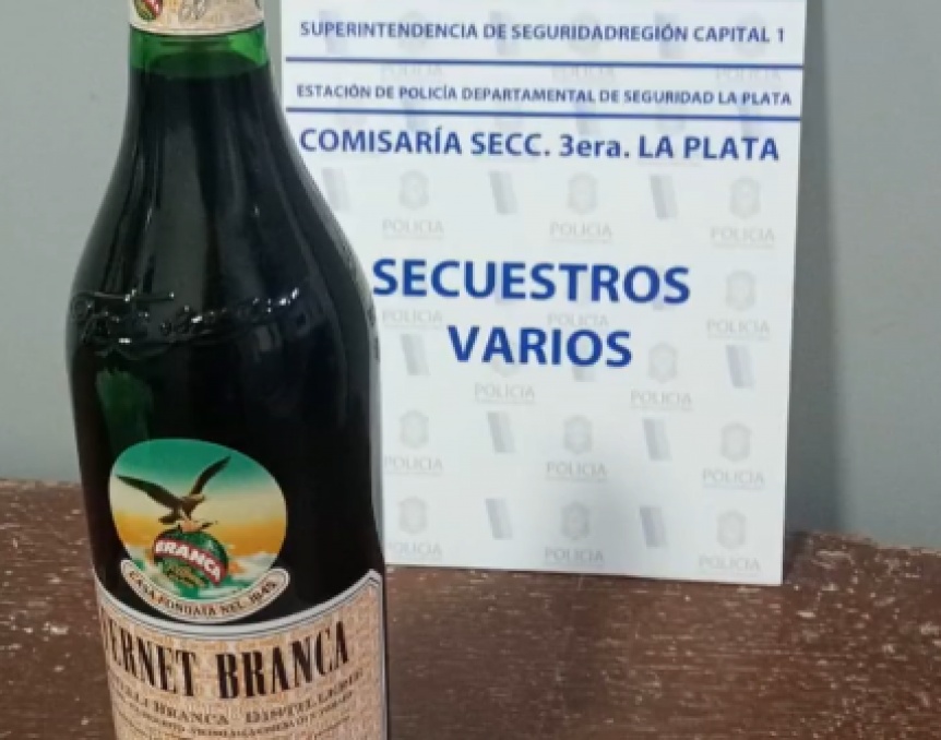 VIDEO | Fue polica en Quilmes y lo filmaron robando una botella de fernet de un supermercado