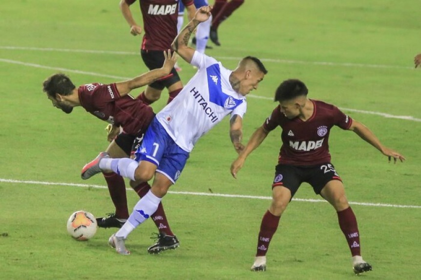 En Liniers, Vlez se enfrenta a Lans buscando estirar la ventaja