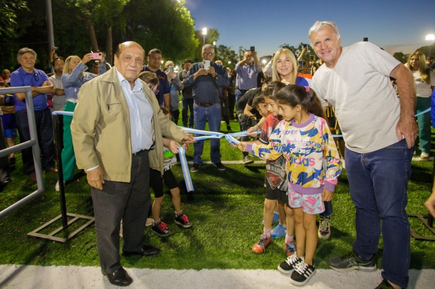 Se inaugur el nuevo csped sinttico de la cancha del Club Municipal Maltera