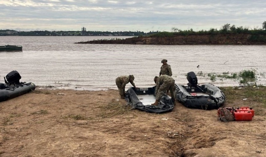 Buscan a un sargento que cay al ro Paran luego de que su embarcacin se diera vuelta