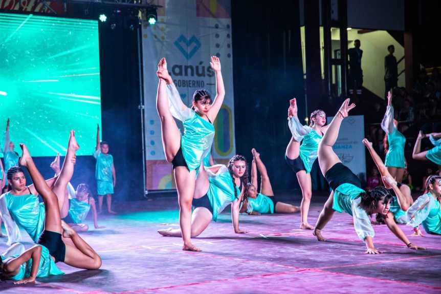 Lans: Se realiz la muestra anual 2024 de la Escuela Municipal de Danza