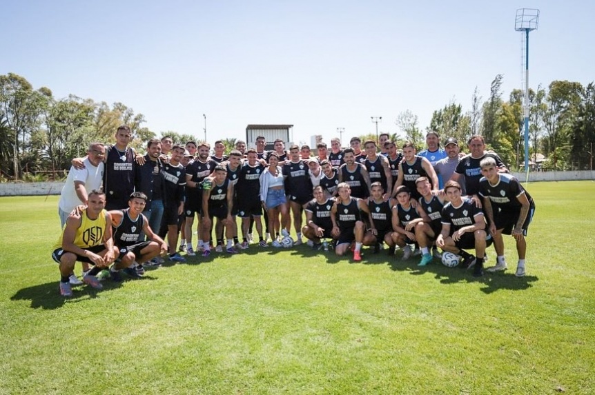 Mayra Mendoza salud al plantel y al cuerpo tcnico de Argentino de Quilmes