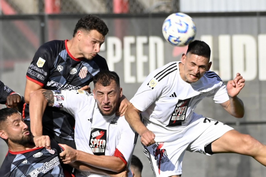 Riestra aguant una hora con diez y empat 0-0 con Barracas