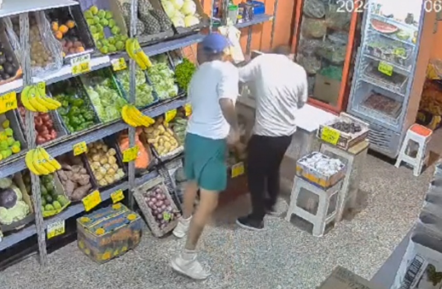 VIDEO | Pidi un kilo de papas, pero atac al verdulero y le rob