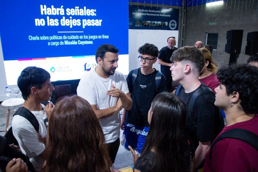 Emmanuel Santalla y Cayetano dialogaron con 200 jvenes sobre la prevencin de la ludopata