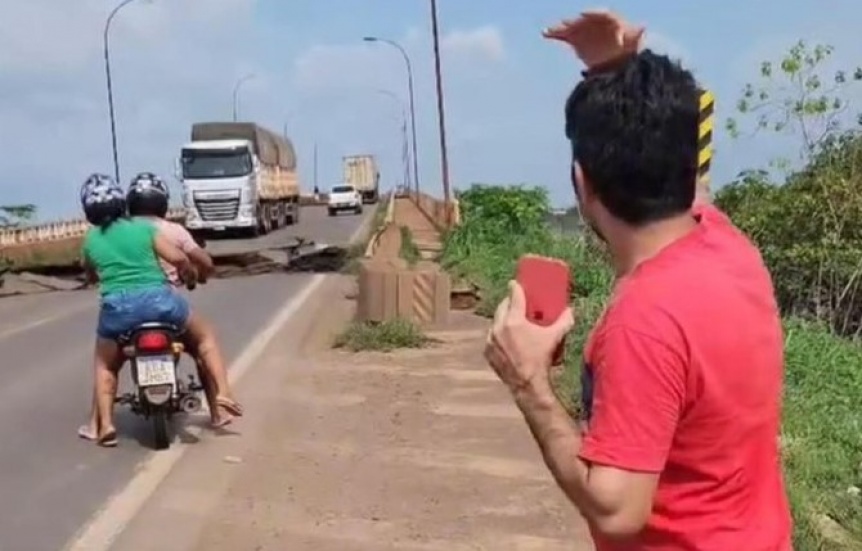 VIDEO | Denunciaba el mal estado de un puente de Brasil y colaps en ese exacto momento