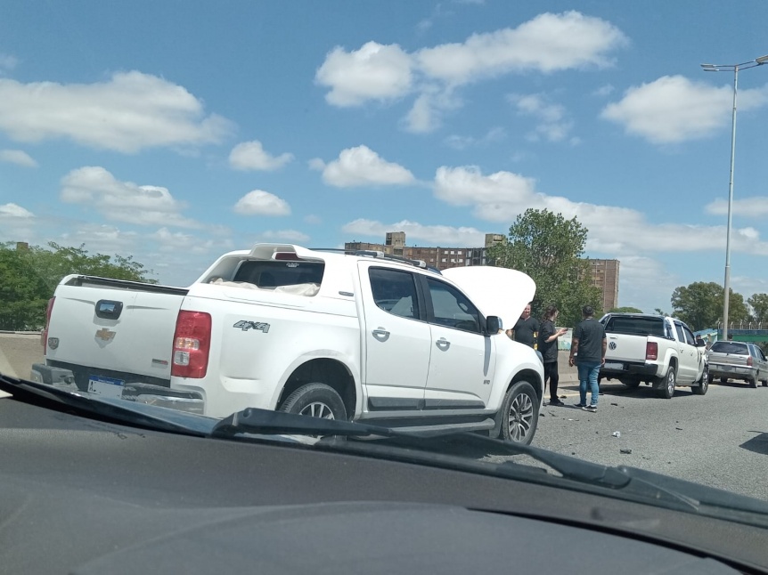 Cudruple choque en la Autopista Buenos Aires  La Plata sin heridos