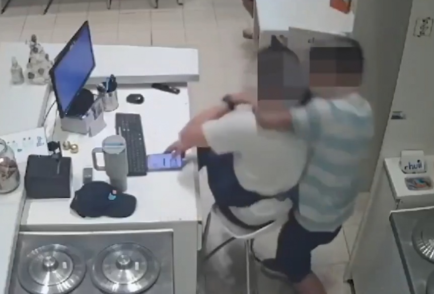 VIDEO | Violento robo a una heladera: Golpearon a la cajera