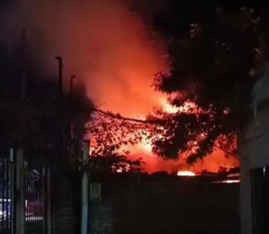 Un incendio destruy totalmente una vivienda de la Ribera