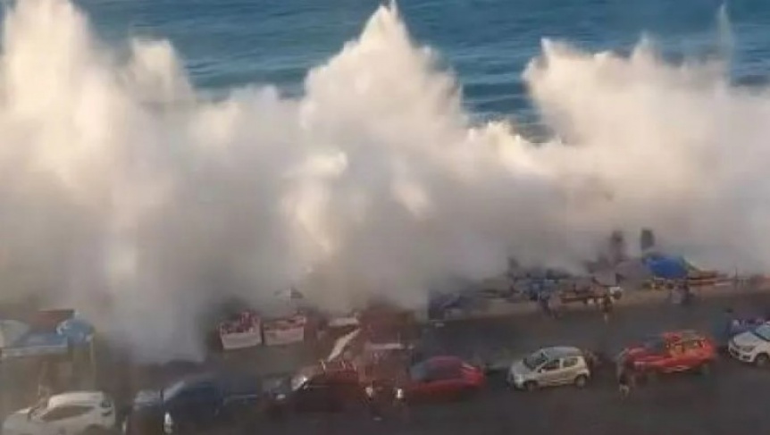 VIDEO: Olas gigantes golpean las playas chilenas visitadas por los argentinos