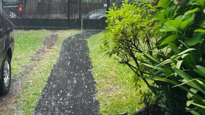 VIDEO | Intensa cada de granizo en Quilmes y alrededores en el AMBA