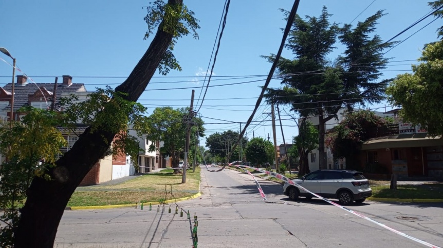 Quilmes Oeste: Vecinos cortaron un cruce de calles por la cada de un importante cableado elctrico