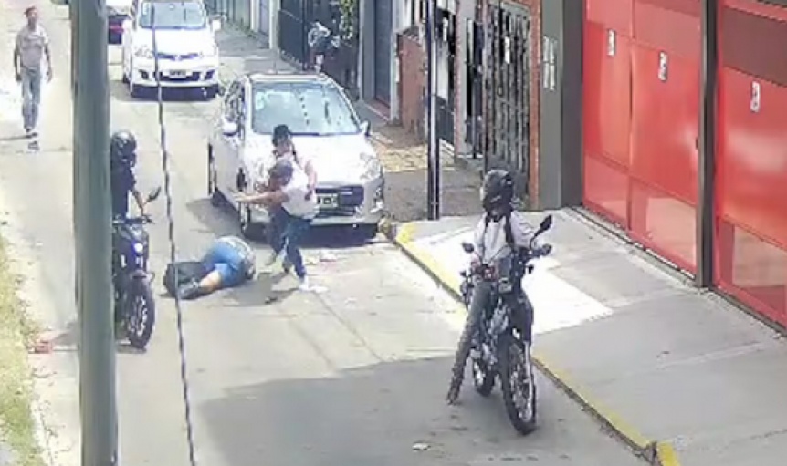 VIDEO | Albailes evitaron un robo en Bernal y se convirtieron en hroes