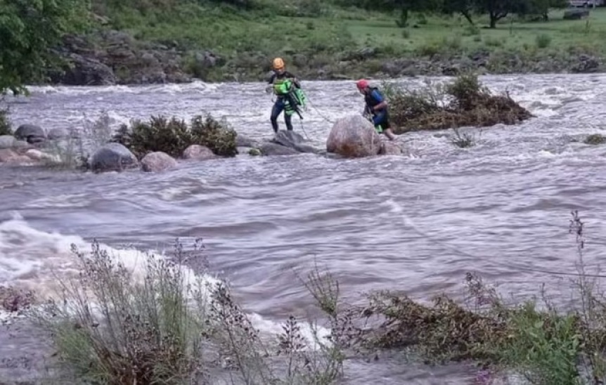 Se tir a un ro y muri al golpear su cabeza contra una piedra