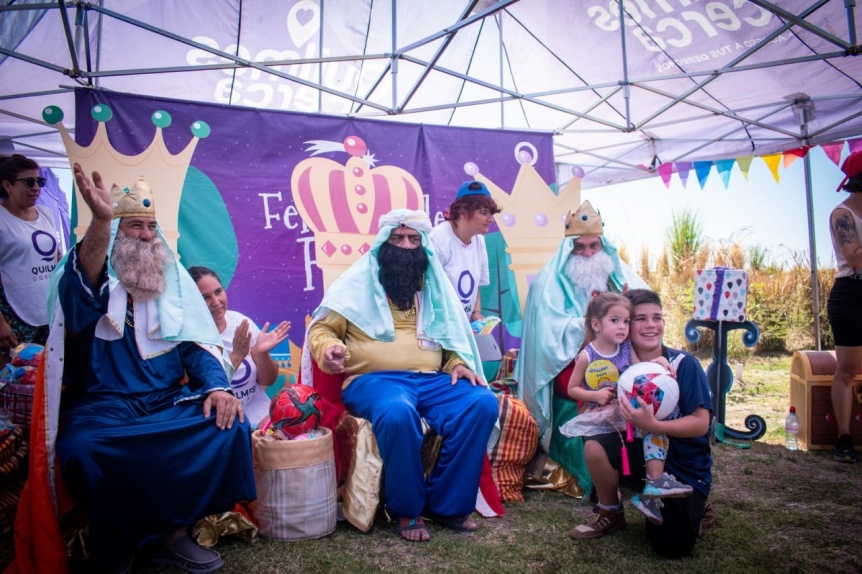 Los Reyes Magos siguen visitando nios en Quilmes, esta vez en el Parque Municipal de La Ribera