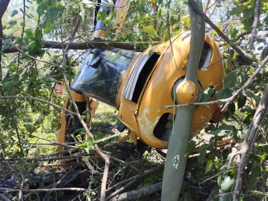 Cay una avioneta en un predio deportivo en Salta y solo hubo heridos