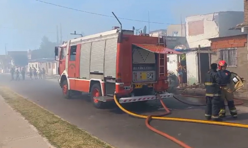 VIDEO | Incendio en la Reserva Natural del Parque Industrial de Bernal Oeste