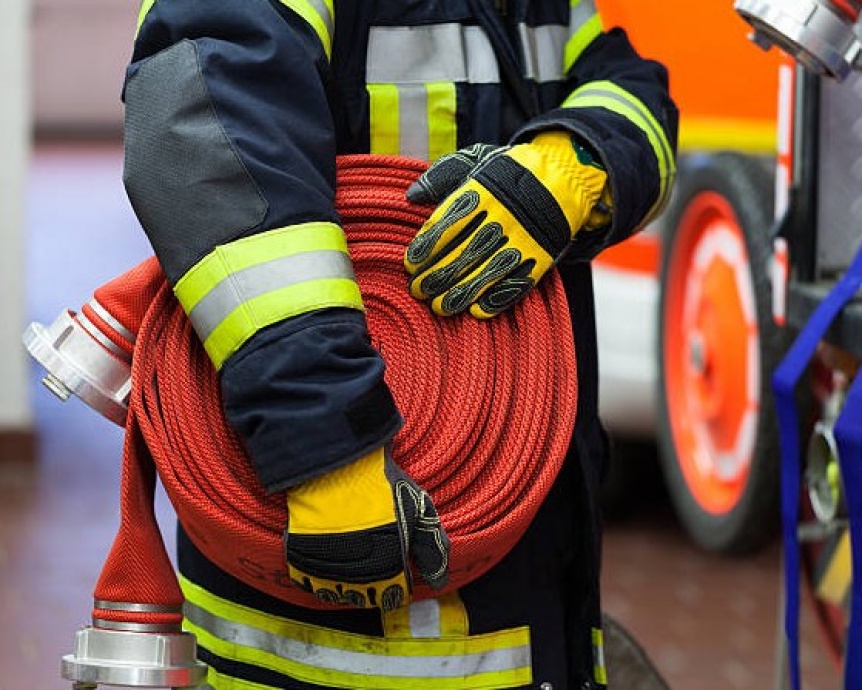 Dos sujetos fueron detenidos por robar una manguera de bomberos y ofrecerla en venta online