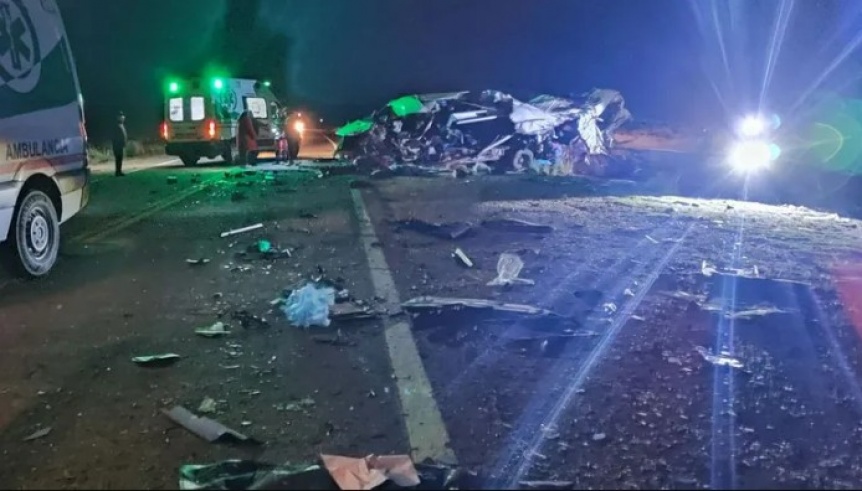 Al menos 6 muertos en un terrible choque en La Quiaca entre un camin y una trafic