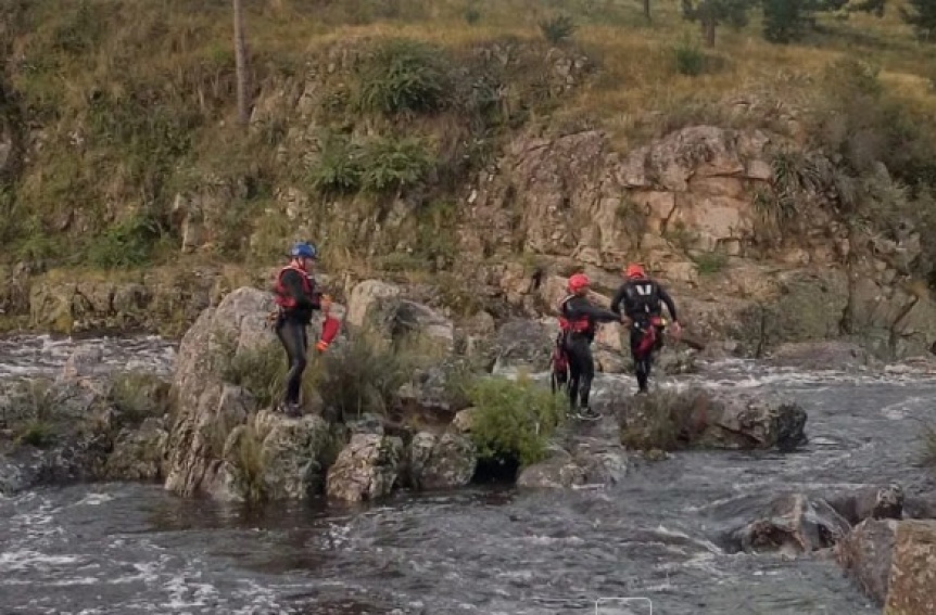 VIDEO | Rescataron a dos nenes que fueron arrastrados por la corriente del Ro Durazno