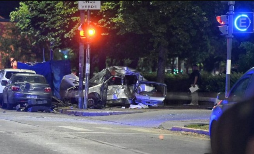 Conduca a alta velocidad, atropell a una familia y mat a una madre y a su hija