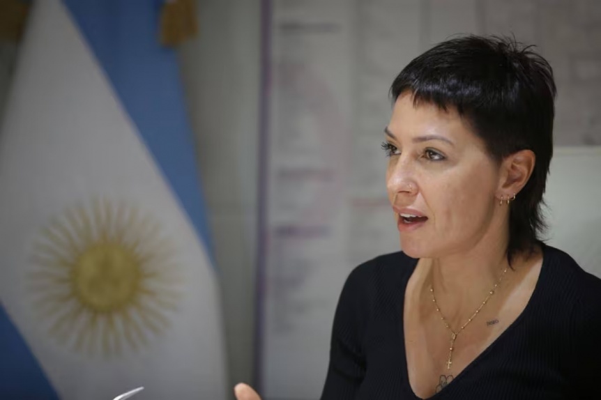 Mayra Mendoza contra los dichos de Milei en Davos: Lleva ms de un ao en un viaje de egresados