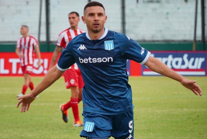 Racing arranc derecho y venci a Barracas