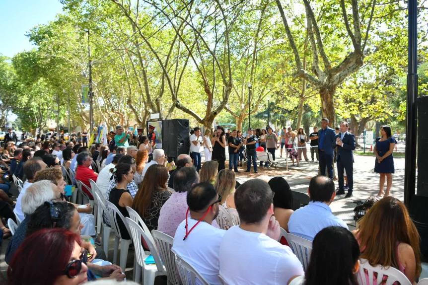 Florencio Varela conmemor su 134 aniversario con un acto frente al edificio municipal