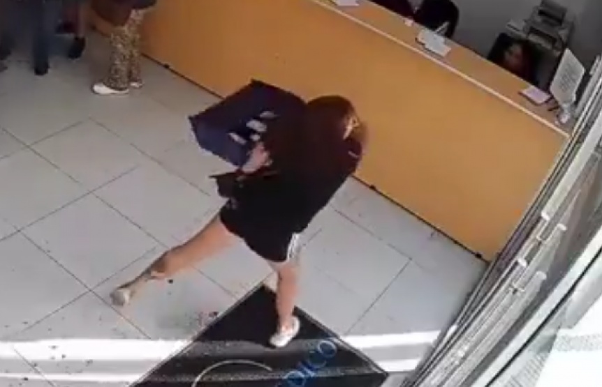 VIDEO | Una mujer caus destrozos en un centro mdico por un problema con un estudio