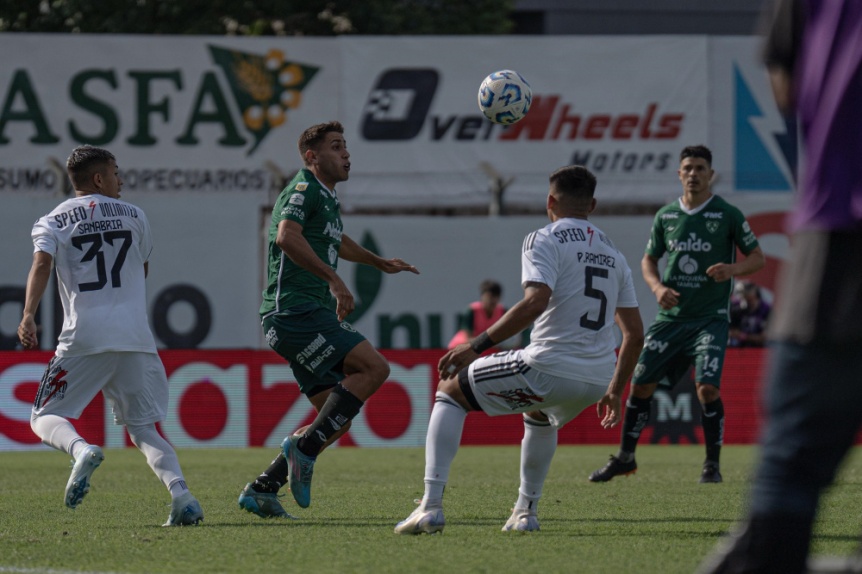 Con dos penales en el final, Sarmiento arruin el invicto de Riestra