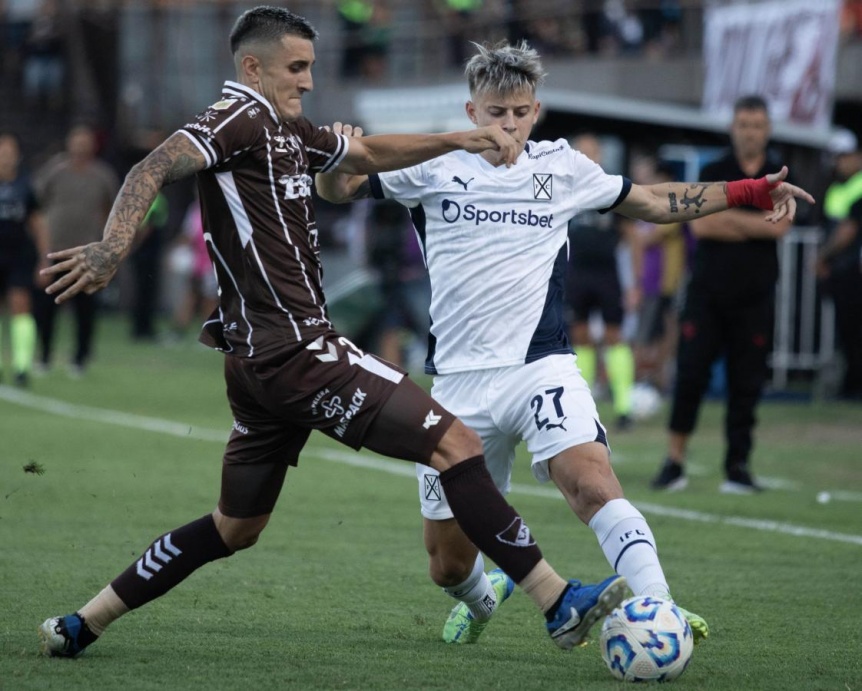 Goles en contra en el empate entre Platense e Independiente