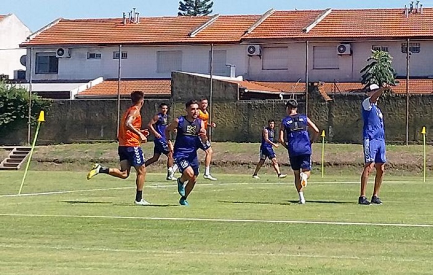 Ftbol en espacios reducidos sin pistas del once titular para el domingo