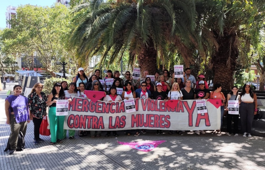 Acto en Quilmes para recordar a la docente asesinada Natalia Lpez y denunciar los femicidios